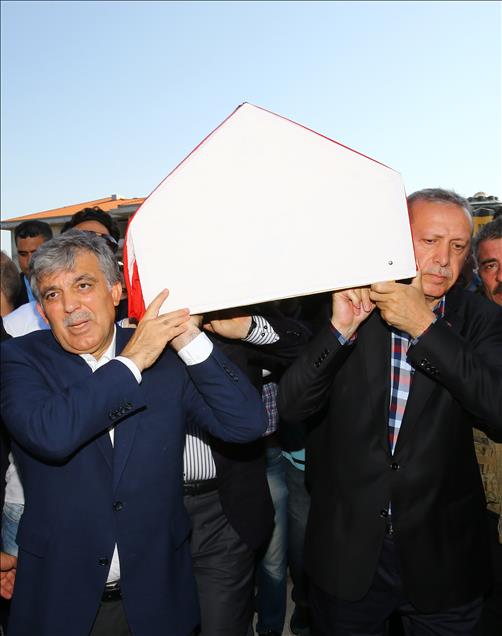 Demokrasi şehitleri son yolculuğuna uğurlanıyor