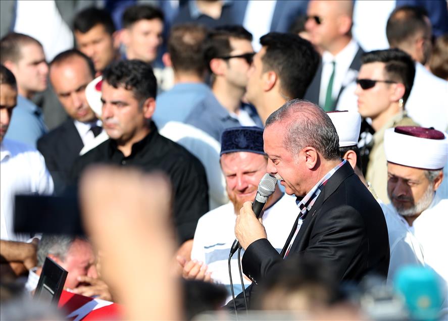 Demokrasi şehitleri son yolculuğuna uğurlanıyor