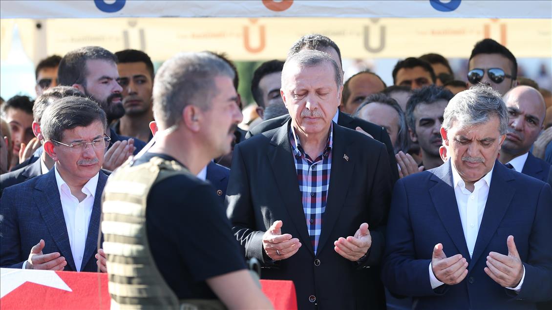 Demokrasi şehitleri son yolculuğuna uğurlanıyor