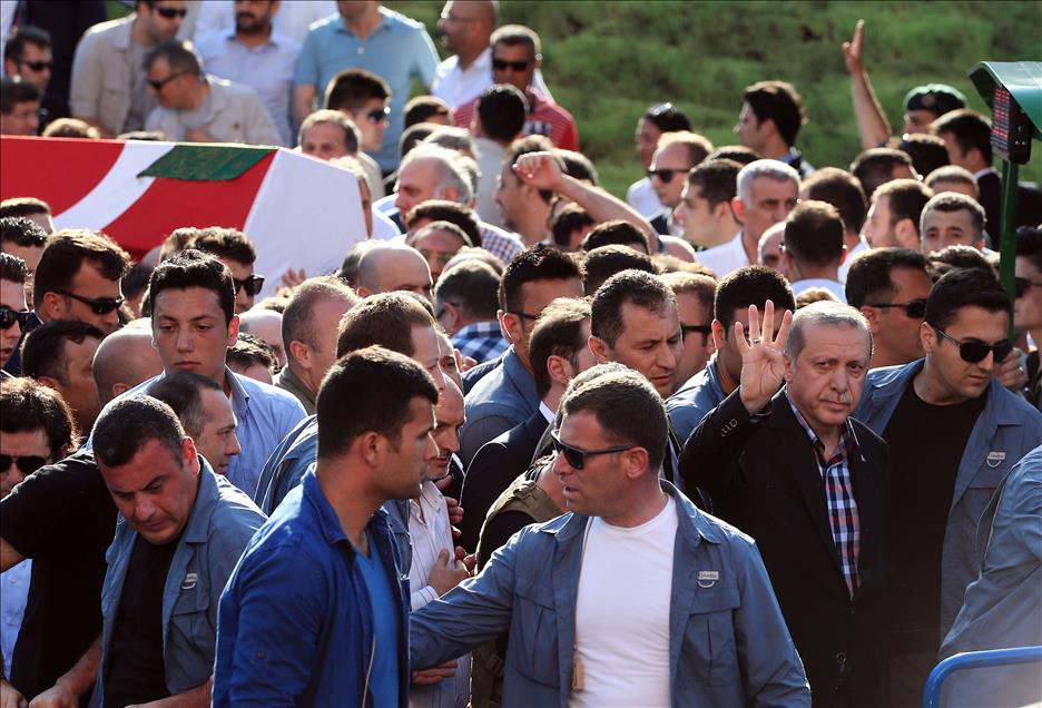 Demokrasi şehitleri son yolculuklarına uğurlanıyor