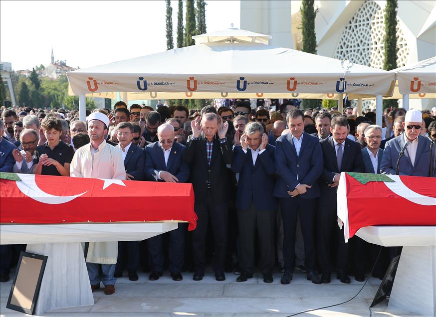 Demokrasi şehitleri son yolculuğuna uğurlanıyor