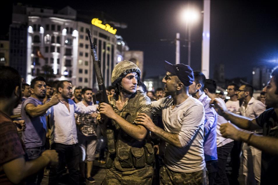 AA objektiflerinden "15 Temmuz"un simge fotoğrafları